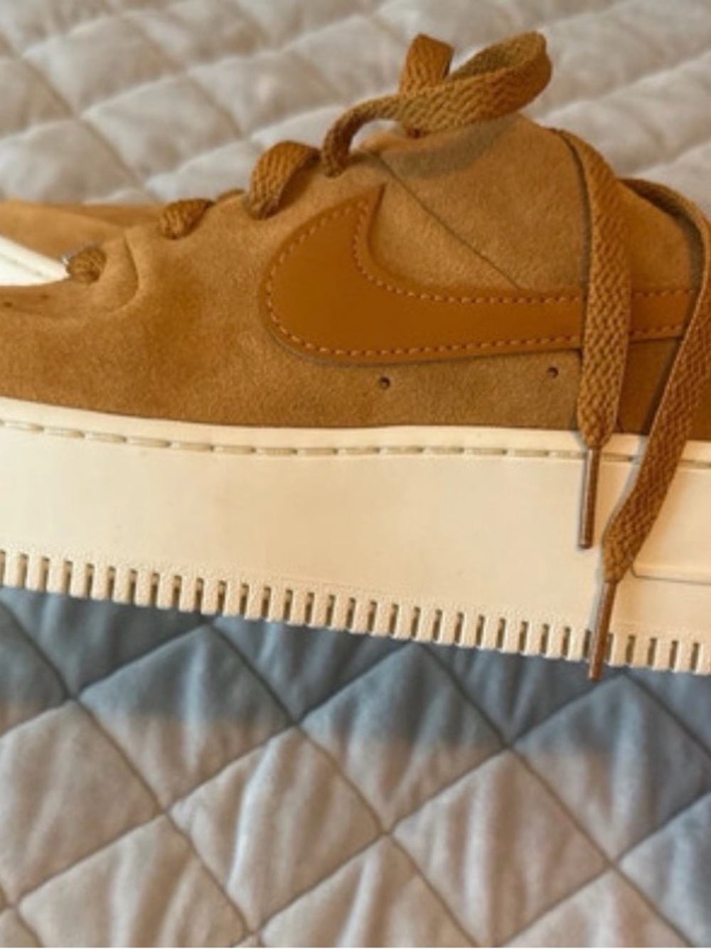 Nike Women’s Suede Platform Sneaker in Tan/Brown AIR FORCE 1 sage low
